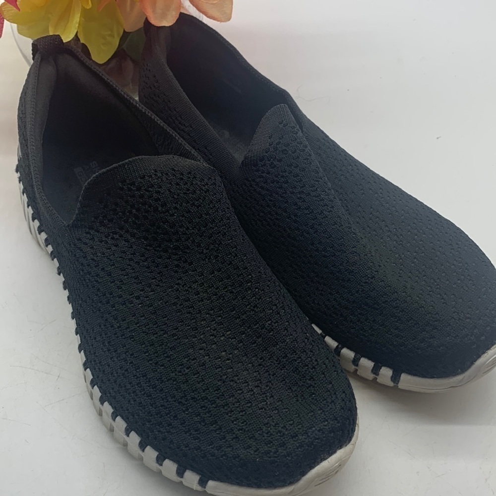 Skechers Black Slip On Goga Mat Stretchy Sneakers Sz 6.5. SKT0409G